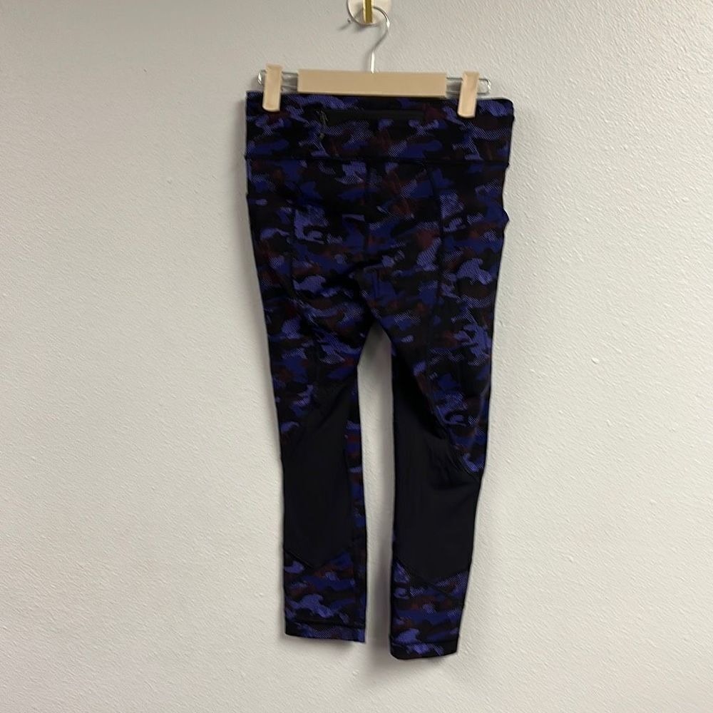 Lululemon Black Purple Camo Wunder Under Crop Yoga Leggings Size 2 - Picture 4 of 8